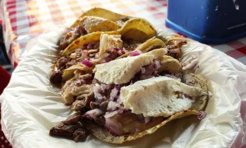 tacos de asada con guacamole